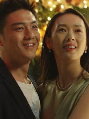 他把她的手遞到唇邊吻下去