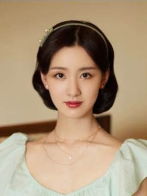 女配折斷小白花